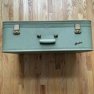 Vintage 1960s 50s Lady Baltimore Starline Hard Shell Mint Green Suitcase Luggage